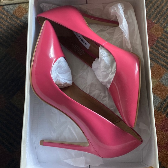 Pink pointy toe heels - Picture 2 of 5